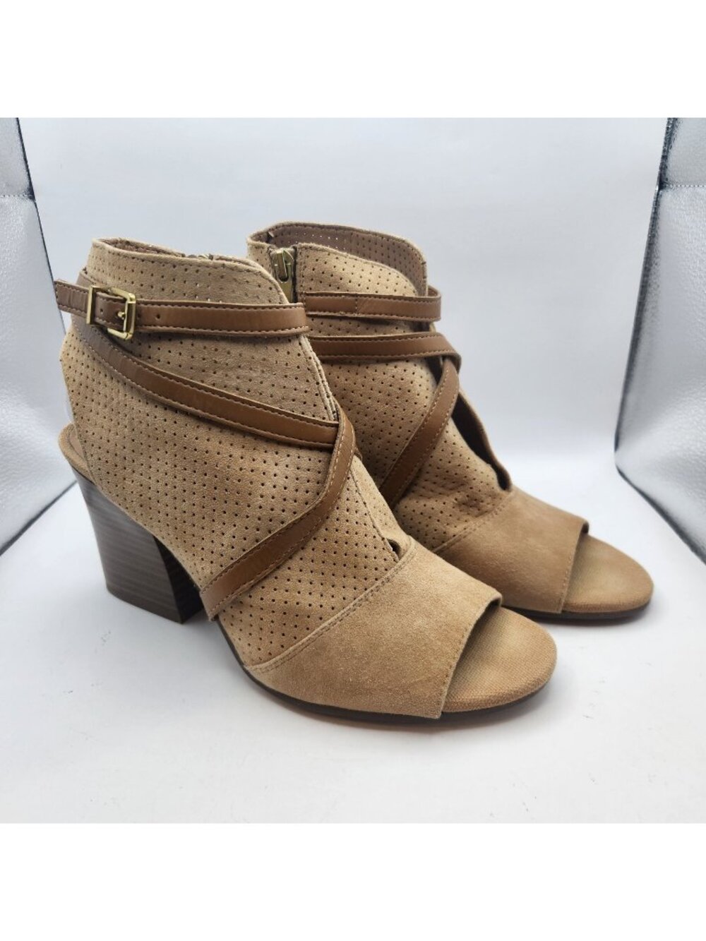 Franco Sarto Brown Leather Upper Peep Toe Strappy Buckle Cuban Heel Siz 9 M USED